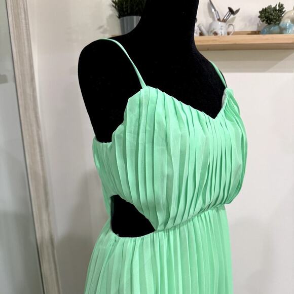NWOT Neon Green Pleated Maxi Dress with Side Cutouts Women's Size M - Picture 3 of 6